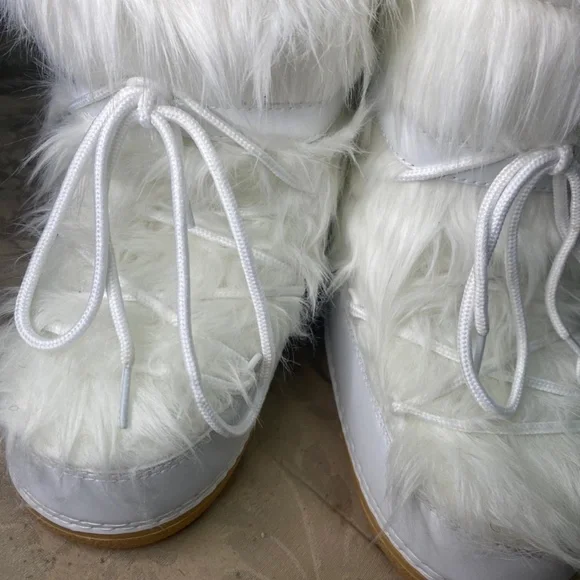 Furry boots - Picture 2 of 4